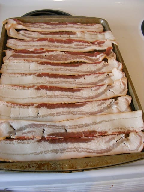 bacon-strips-on-baking-tray