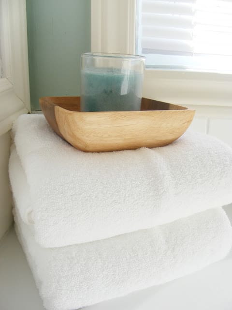 bathroom-towels-and-candle