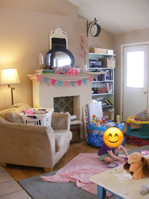 cluttered-living-room