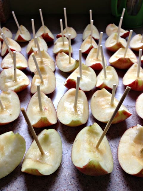 cut-apples-with-sticks