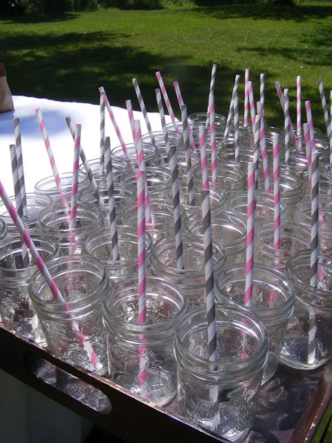 drinking-cups-with-pink-straws