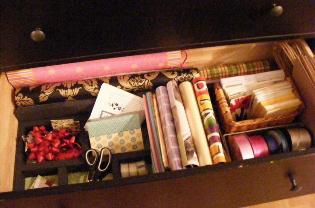 gift-wrap-station-3