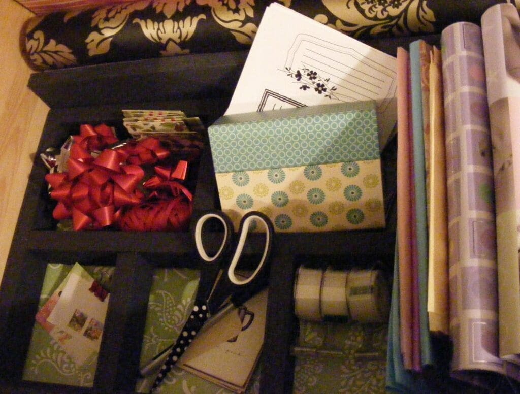 gift-wrapping-station-1