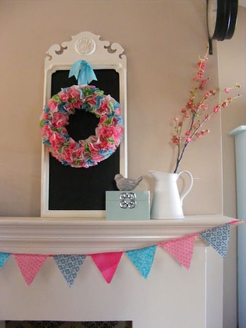 hanging-cupcake-wreath-1