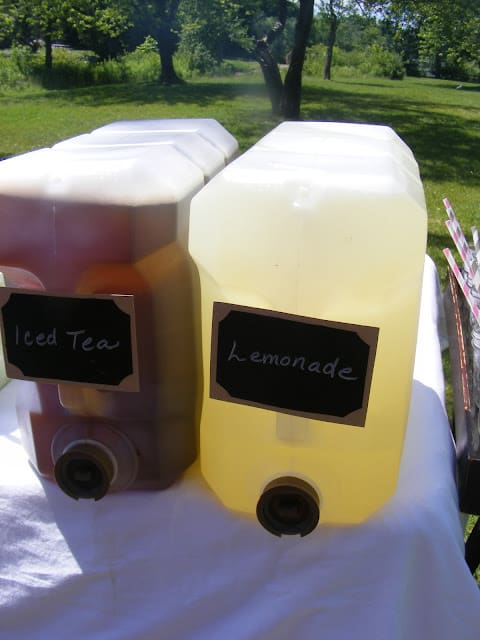 iced-tea-and-lemonade-stand