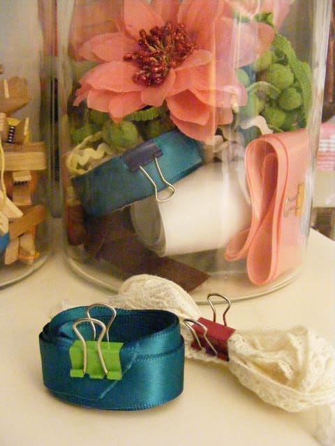store-ribbons-neatly-using-binder-clips